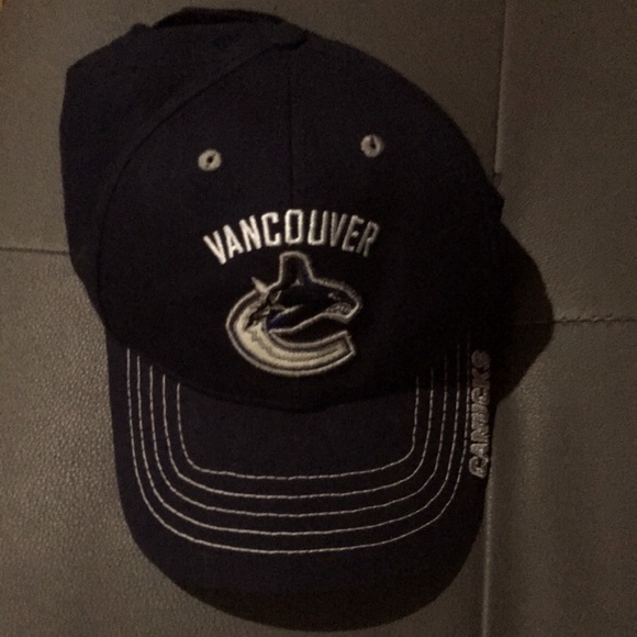 Canucks hat - Picture 1 of 4
